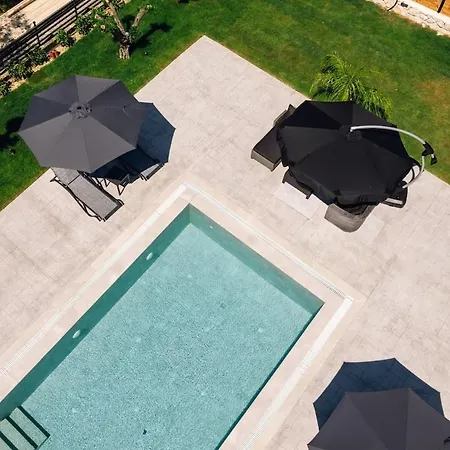εveline Luxury Villa *