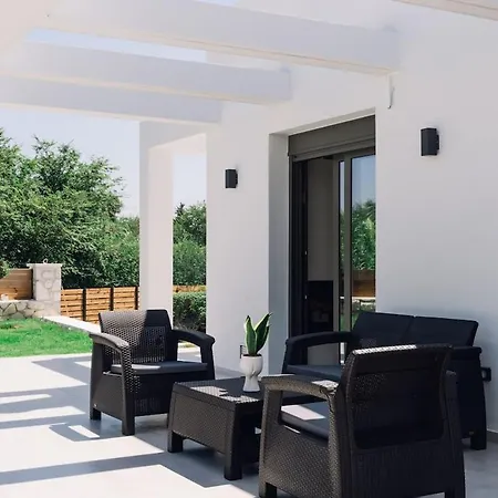 εveline Luxury Villa