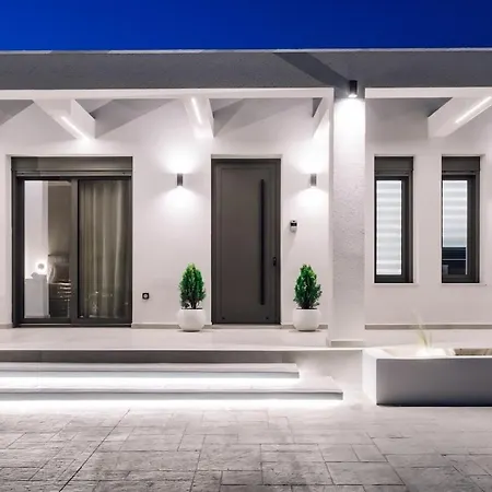 εveline Luxury Villa *